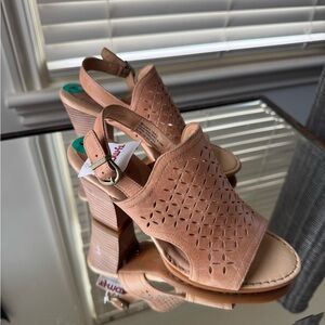 Women's Tan Heeled Sandals